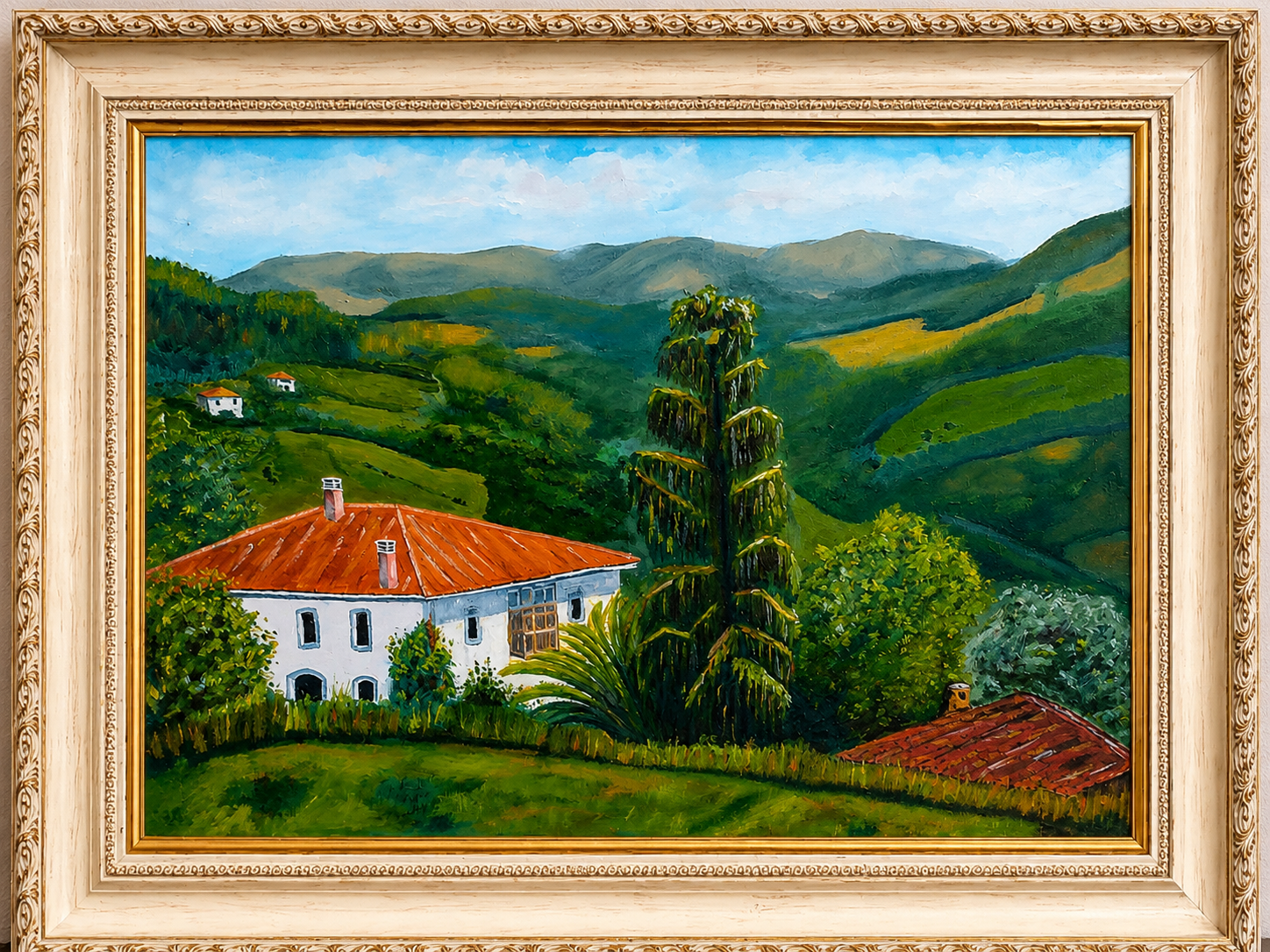Óleo de una casona asturiana de tejado rojo en un valle verde entre montañas